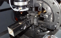 Four jaw roller chuck